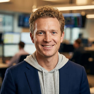 Imagen de perfil de Ryan Brooks, presentado como analista principal de trading en Meritahorro